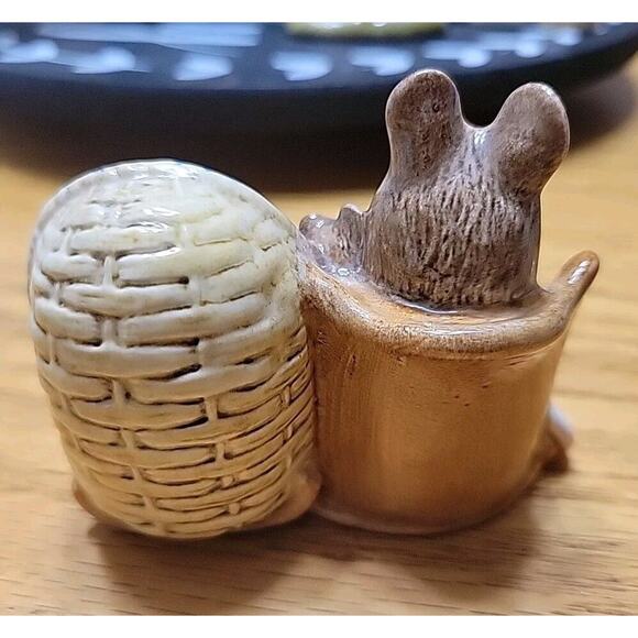 Vintage BEATRIX POTTER HUNCA MUNCA 1951 BESWICK ENGLAND Figurine - Picture 2 of 5